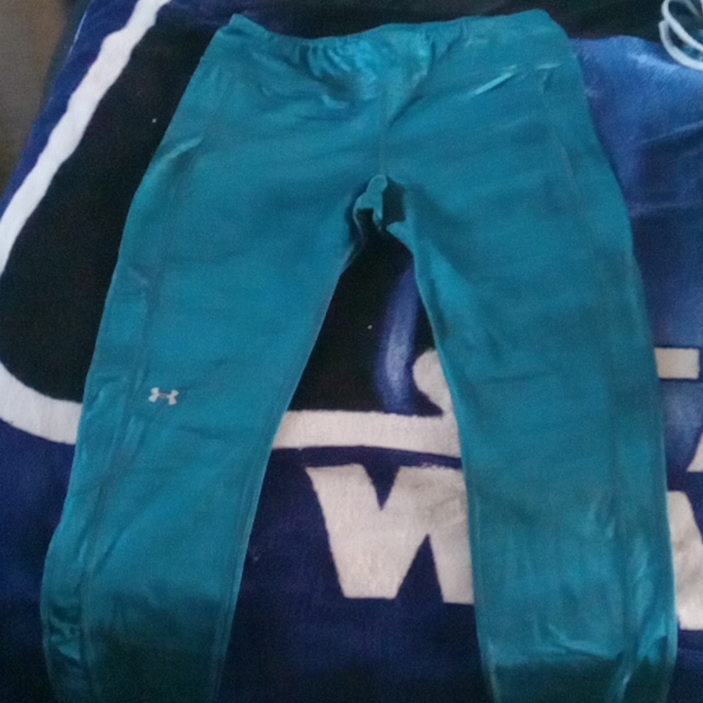 Athletic Under Armour stretch pants.